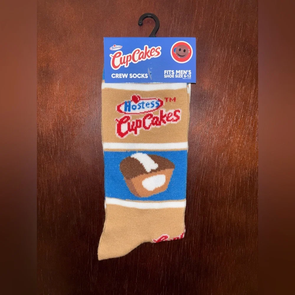 HOSTESS CUPCAKES NOVELTY CREW SOCKS NWT MEN’S SHOE SIZE 6-12